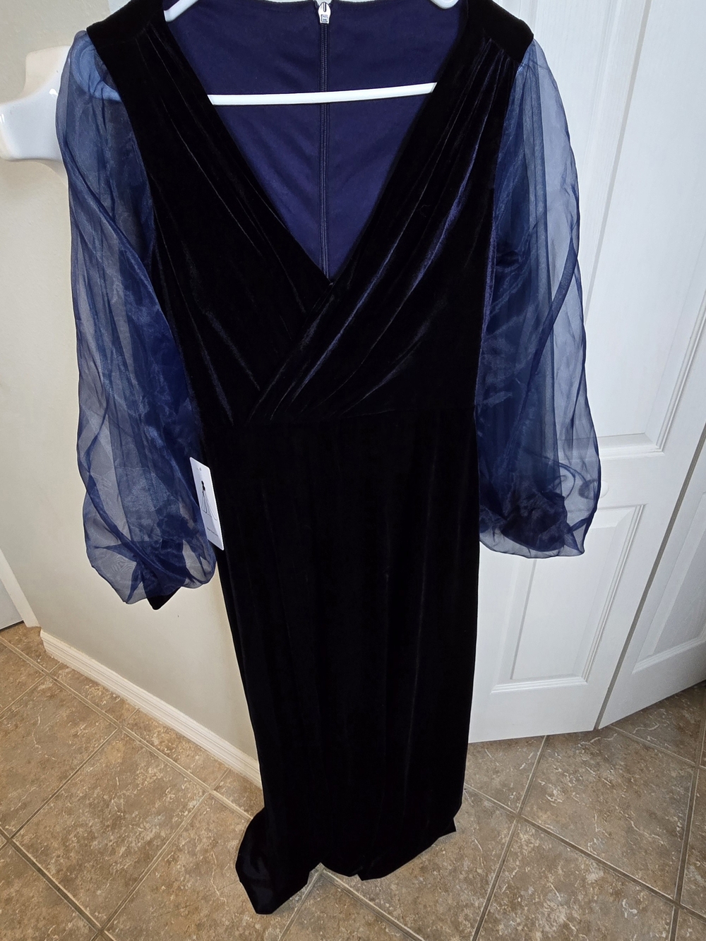 Elegant Velvet Maxi Dress with Sheer Bishop Sleeves - Navy